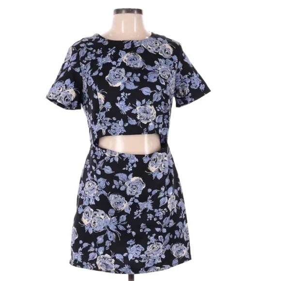 CUT out casual dress - Picture 1 of 3